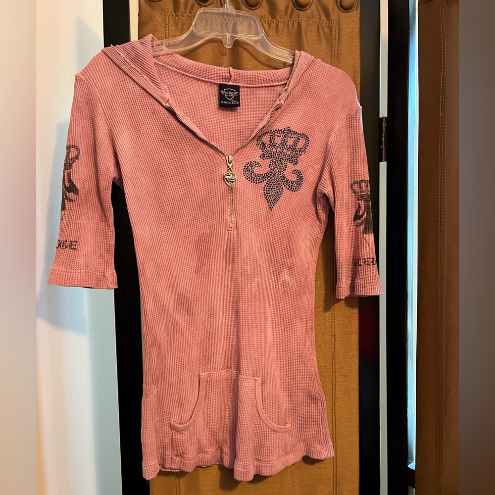 Pink with sparkling black beaded design. 100% combed cotton.